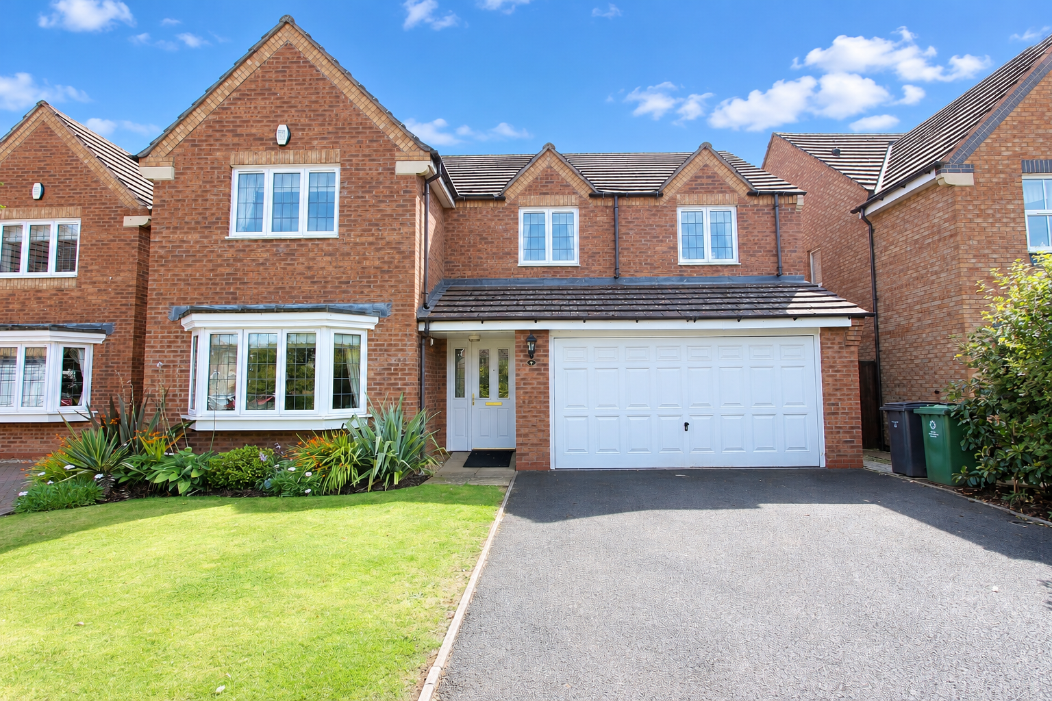 5 bed property in Kenrose Mill, Stourbridge